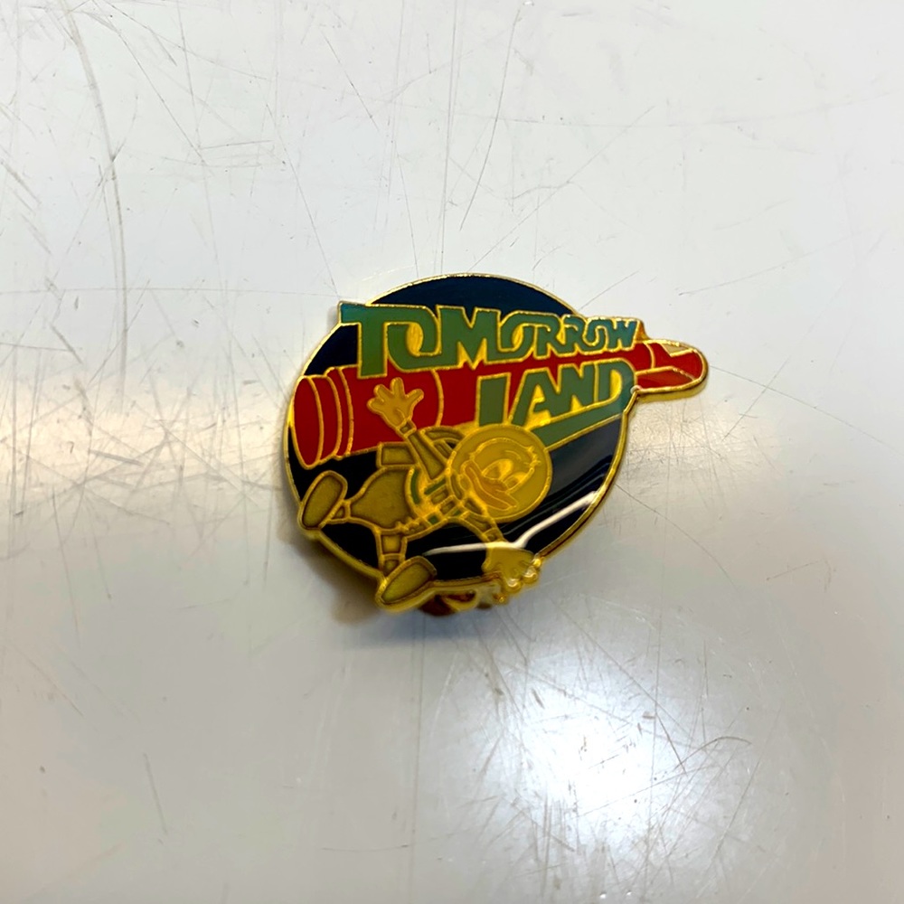 Vintage Tomorrow Land Donald Duck Pin